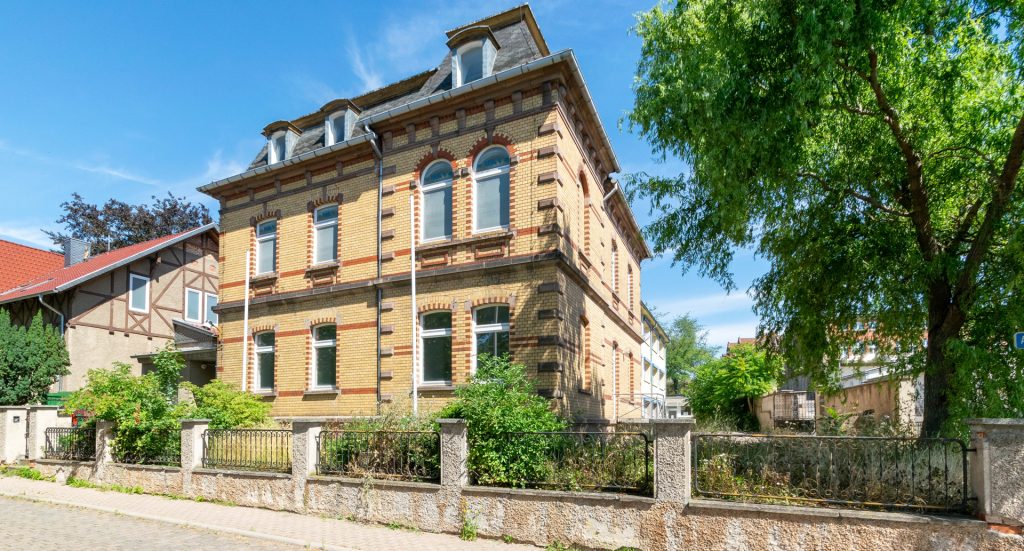 Immobilienangebot - Artern/Unstrut - Alle - Sanierungsbedürftiges Büro- und Verwaltungsgebäude in Artern/Unstrut - Verkauf gegen Gebot!
