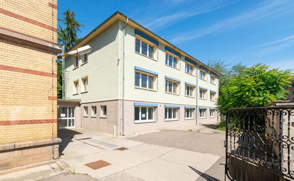 Immobilienangebot - Artern/Unstrut - Alle - Sanierungsbedürftiges Büro- und Verwaltungsgebäude in Artern/Unstrut - Verkauf gegen Gebot!