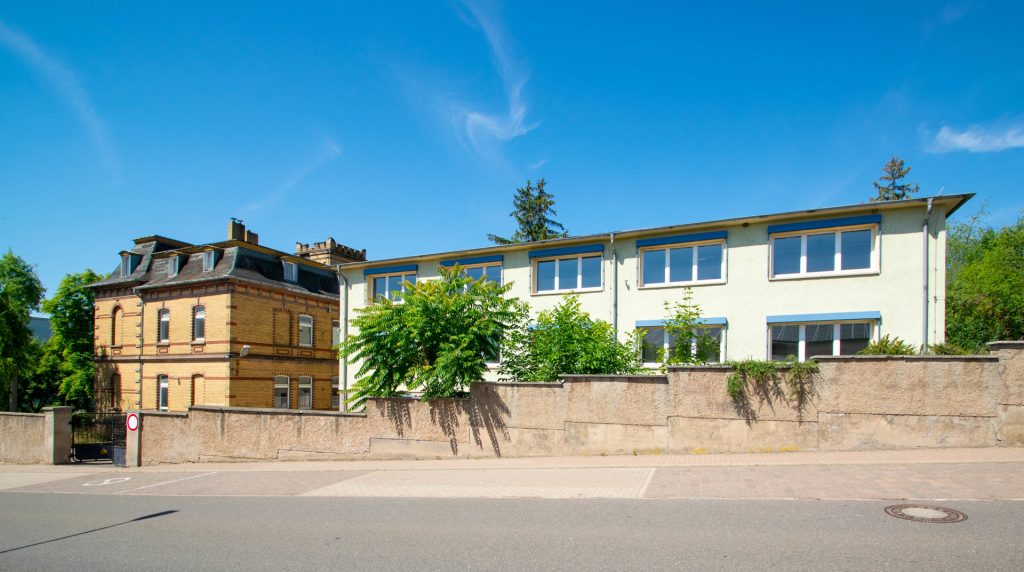 Immobilienangebot - Artern/Unstrut - Alle - Sanierungsbedürftiges Büro- und Verwaltungsgebäude in Artern/Unstrut - Verkauf gegen Gebot!