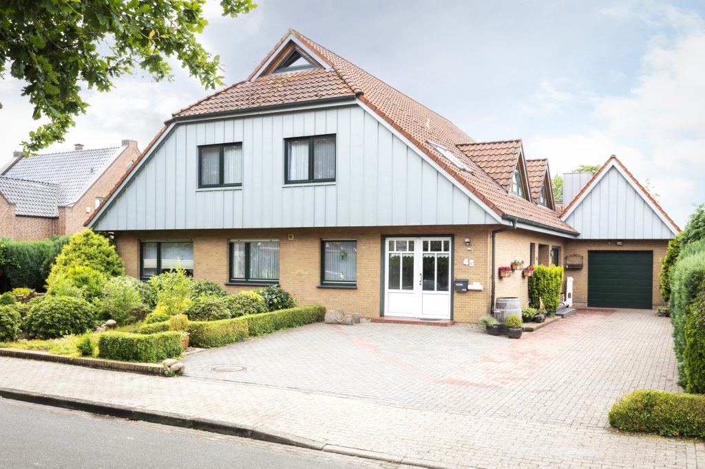 Immobilienangebot - Barßel - Alle - Großzügiges Einfamilienhaus zur Eigennutzung oder renditestarke Kapitalanlage als 3 Parteienhaus!
