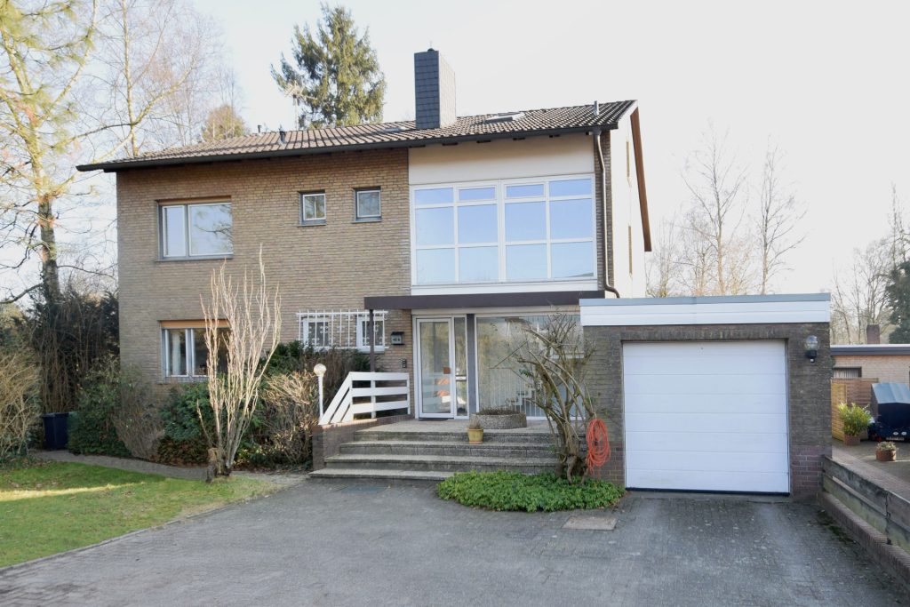 Immobilienangebot - Oldenburg - Alle - Zweifamilienhaus mit 1.100 m² Grundstück in idyllischer Lage von Oldenburg-Ofenerdiek zu verkaufen!