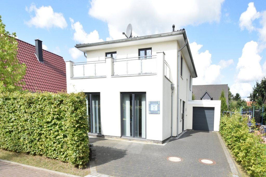 Immobilienangebot - Oldenburg - Alle - Modernes Einfamilienhaus mit Garage und großzügigen Balkonen in Alexandersfeld zu verkaufen!