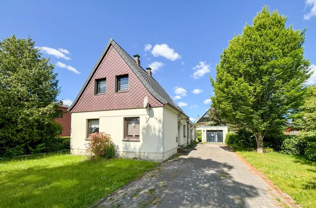 Titelbild Immobilienangebot - Oldenburg - Grundstück - Exklusives, großzügiges Grundstück mit Altbestand in ruhiger, begehrter Wohnlage zu verkaufen!
