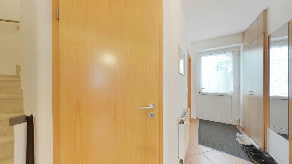 Immobilienangebot - Oldenburg - Wohnen - Attraktives Doppelhaus mit kleinem Garten in direkter Nähe zum Klinikum Kreyenbrück zu verkaufen!