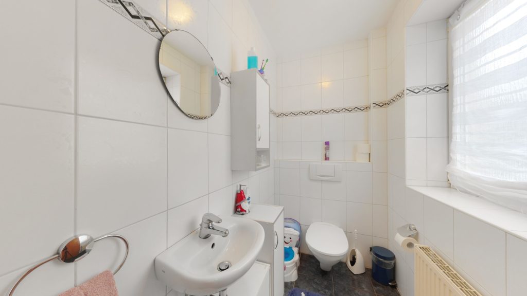 Immobilienangebot - Oldenburg - Wohnen - Attraktives Doppelhaus mit kleinem Garten in direkter Nähe zum Klinikum Kreyenbrück zu verkaufen!