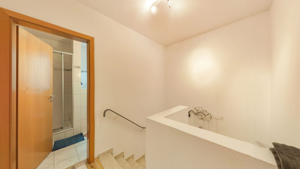 Immobilienangebot - Oldenburg - Wohnen - Attraktives Doppelhaus mit kleinem Garten in direkter Nähe zum Klinikum Kreyenbrück zu verkaufen!