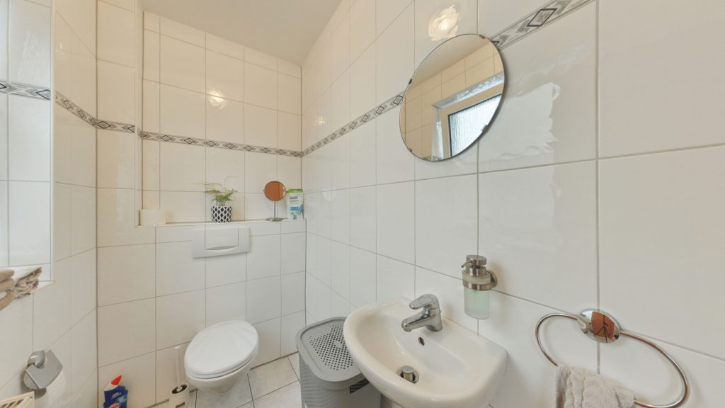 Immobilienangebot - Oldenburg - Wohnen - Attraktives Doppelhaus mit kleinem Garten in direkter Nähe zum Klinikum Kreyenbrück zu verkaufen!