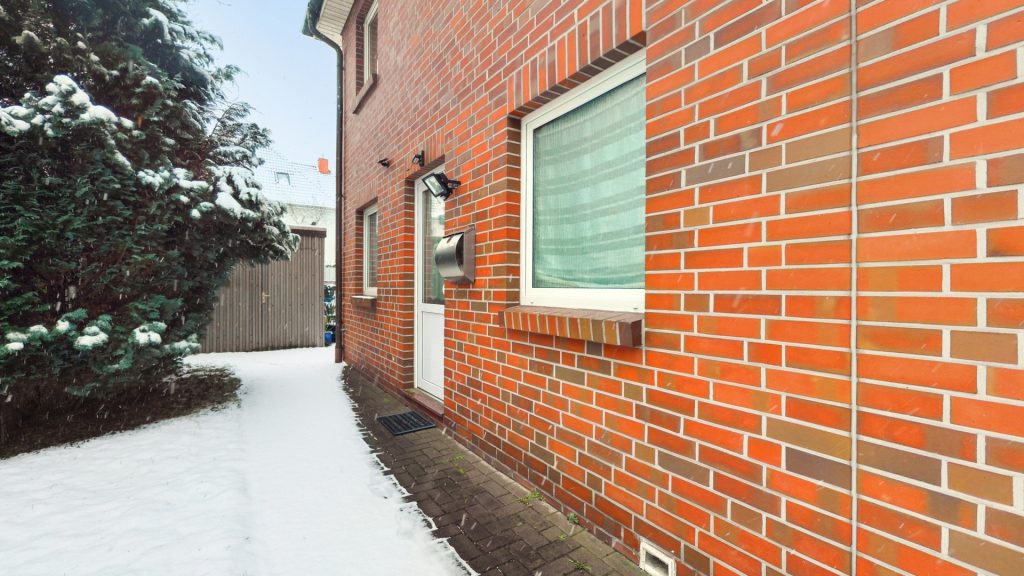 Immobilienangebot - Oldenburg - Wohnen - Attraktives Doppelhaus mit kleinem Garten in direkter Nähe zum Klinikum Kreyenbrück zu verkaufen!