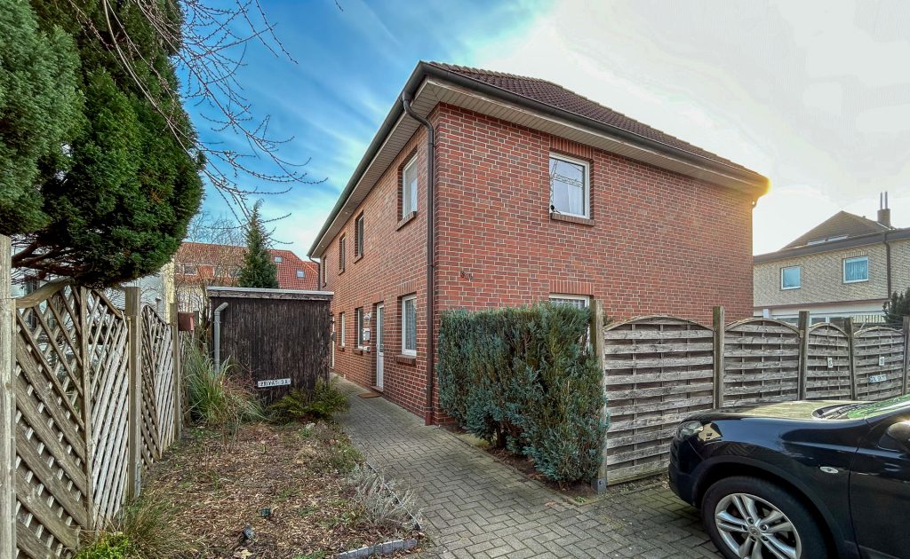 Immobilienangebot - Oldenburg - Wohnen - Vermietete Doppelhaushälfte mit Garten, Balkon und viel Potenzial in Kreyenbrück zu verkaufen!