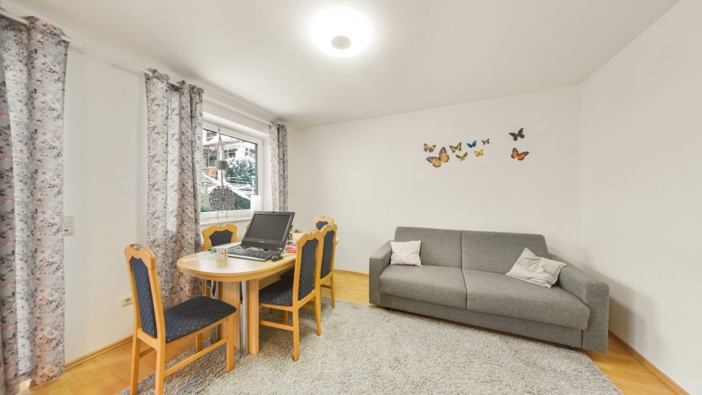 Immobilienangebot - Oldenburg - Wohnen - Vermietete Doppelhaushälfte mit Garten, Balkon und viel Potenzial in Kreyenbrück zu verkaufen!