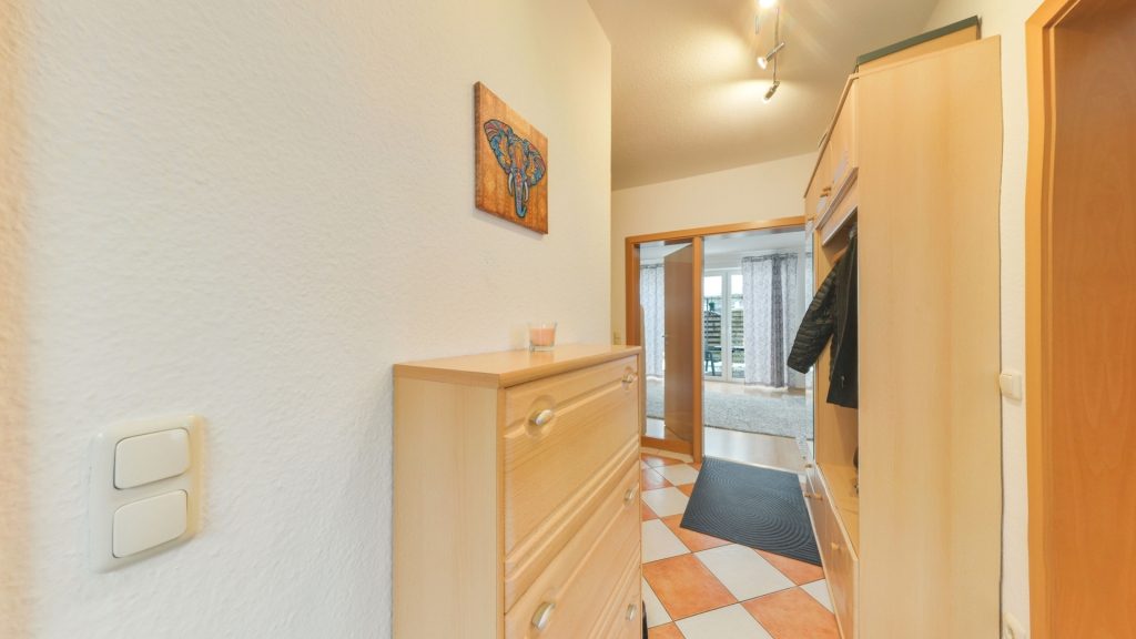 Immobilienangebot - Oldenburg - Wohnen - Vermietete Doppelhaushälfte mit Garten, Balkon und viel Potenzial in Kreyenbrück zu verkaufen!