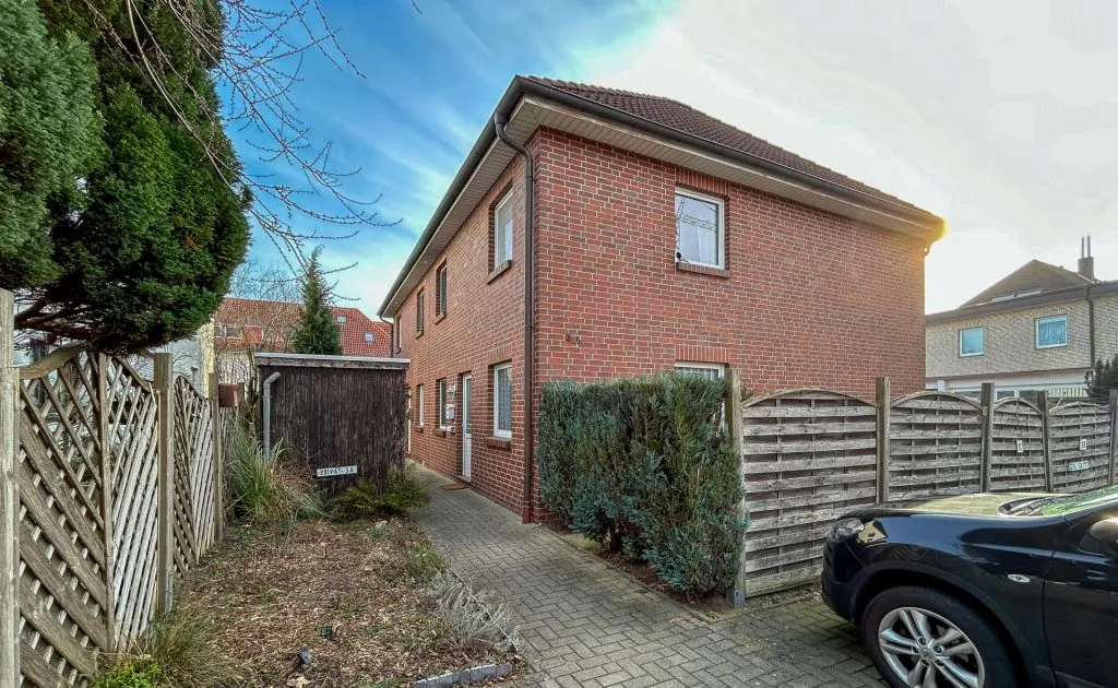 Immobilienangebot - Oldenburg - Wohnen - Gepflegte Doppelhaushälfte mit Balkon und Garten Nähe Klinikum Kreyenbrück zu verkaufen!