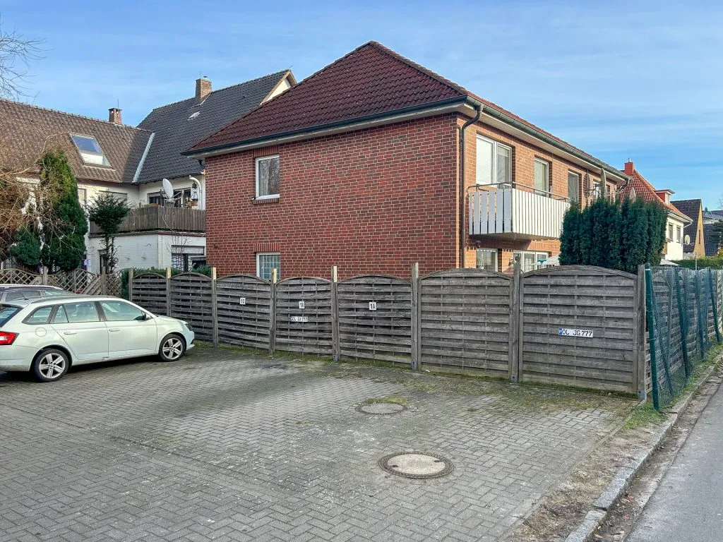 Immobilienangebot - Oldenburg - Wohnen - Gepflegte Doppelhaushälfte mit Balkon und Garten Nähe Klinikum Kreyenbrück zu verkaufen!