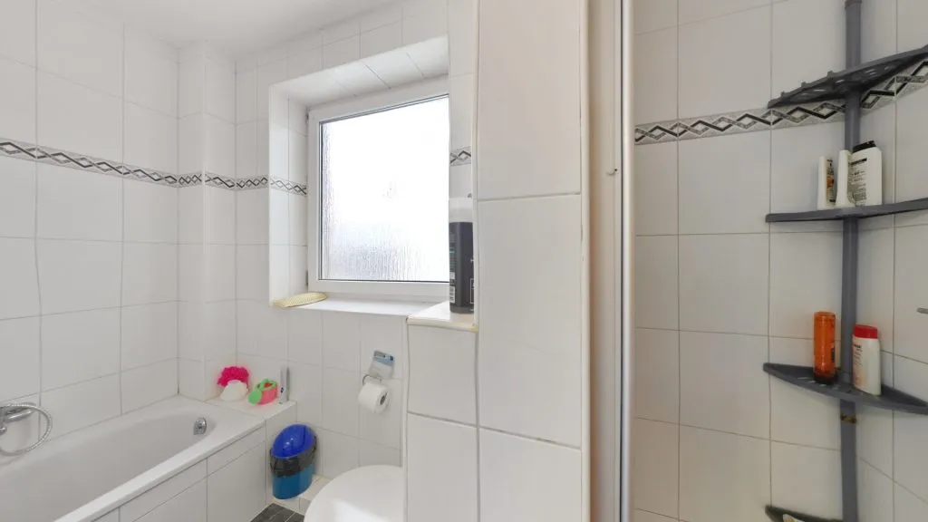 Immobilienangebot - Oldenburg - Wohnen - Gepflegte Doppelhaushälfte mit Balkon und Garten Nähe Klinikum Kreyenbrück zu verkaufen!