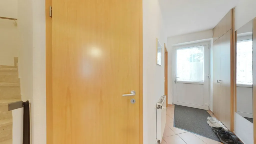 Immobilienangebot - Oldenburg - Wohnen - Gepflegte Doppelhaushälfte mit Balkon und Garten Nähe Klinikum Kreyenbrück zu verkaufen!