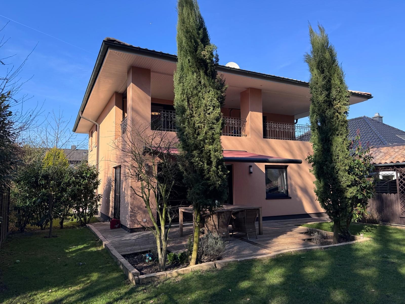 Immobilienangebot - Oldenburg - Wohnen - Attraktives Einfamilienhaus mit Einliegerwohnung und direktem Parkzugang!