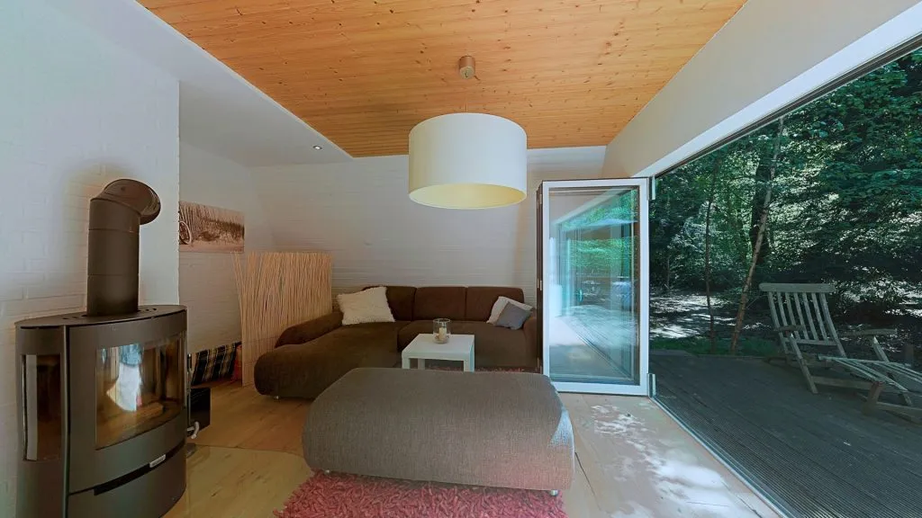 Immobilienangebot - Wiefelstede - Wohnen - Idylle pur! Exklusives Wochenendhaus auf Pachtgrundstück mit privatem Seezugang zu verkaufen!