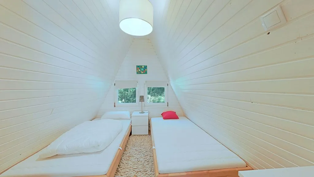 Immobilienangebot - Wiefelstede - Wohnen - Idylle pur! Exklusives Wochenendhaus auf Pachtgrundstück mit privatem Seezugang zu verkaufen!