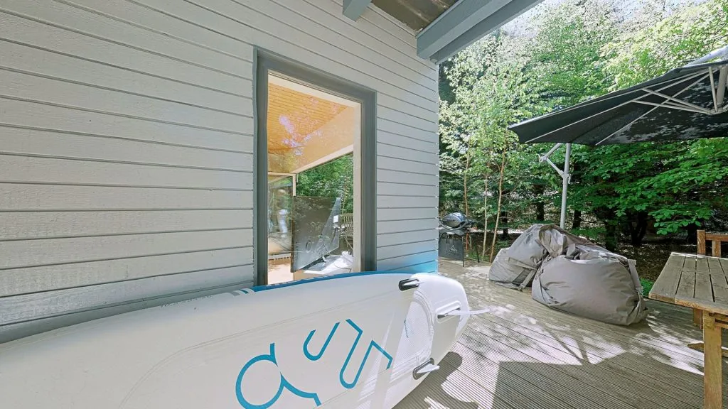 Immobilienangebot - Wiefelstede - Wohnen - Idylle pur! Exklusives Wochenendhaus auf Pachtgrundstück mit privatem Seezugang zu verkaufen!