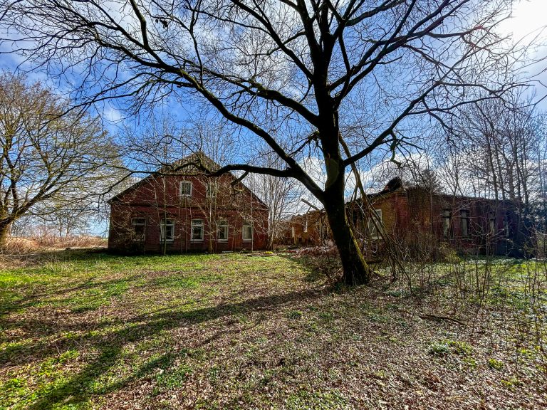 Immobilienangebot - Ovelgönne - Grundstück - Idyllisches Grundstück mit Altbestand und viel Potenzial in Strückhausen bei Ovelgönne zu verkaufen!
