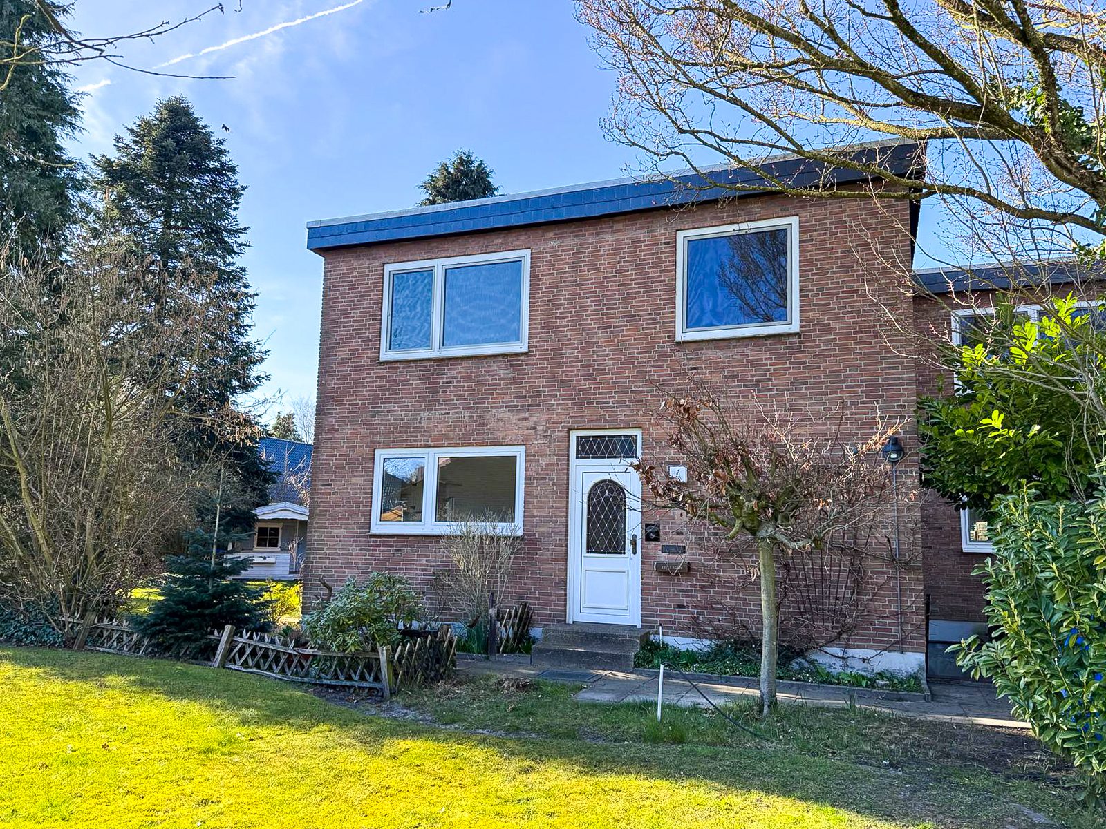 Immobilienangebot - Oldenburg / Kreyenbrück - Wohnen - Rundum erneuert: Wo Wohnen zum Wohlfühlen wird! Bezugsfreies Reihenendhaus in Oldenburg Kreyenbrück