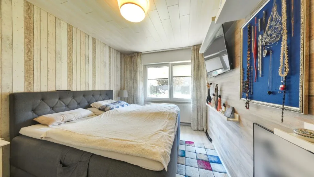 Immobilienangebot - Rastede - Wohnen - Charmantes Einfamilienhaus mit Garage, Einliegerwohnung und schönem Garten direkt in Rastede!