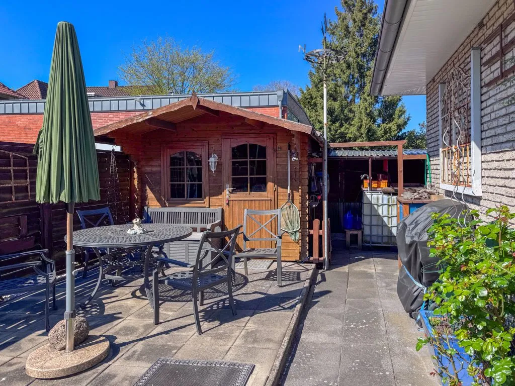 Immobilienangebot - Rastede - Wohnen - Charmantes Einfamilienhaus mit Garage, Einliegerwohnung und schönem Garten direkt in Rastede!