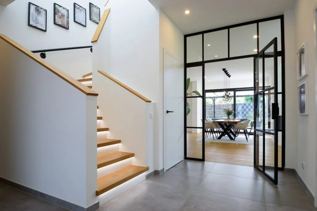 Immobilienangebot - Oldenburg - Wohnen - Architektenhaus mit Pool-Lounge, Doppelgarage und separatem Wohnhaus!