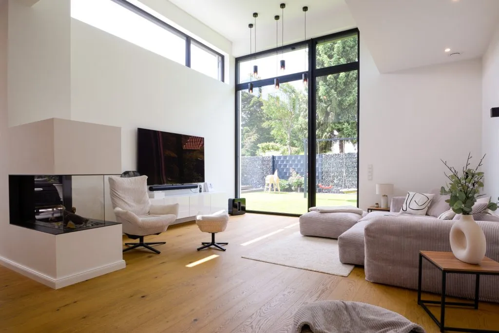 Immobilienangebot - Oldenburg - Wohnen - Architektenhaus mit Pool-Lounge, Doppelgarage und separatem Wohnhaus!