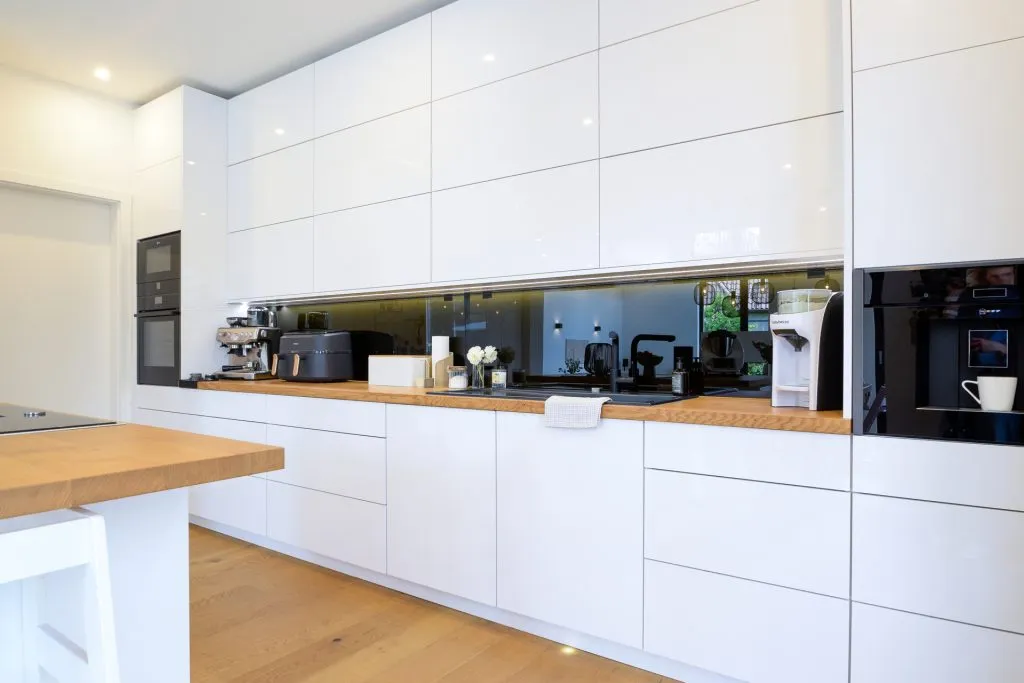 Immobilienangebot - Oldenburg - Wohnen - Architektenhaus mit Pool-Lounge, Doppelgarage und separatem Wohnhaus!