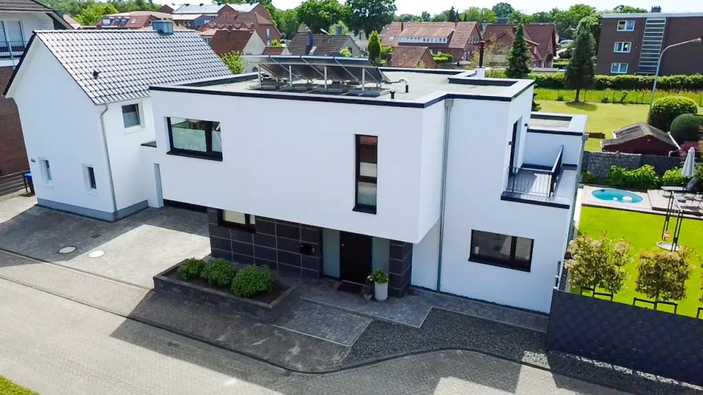 Immobilienangebot - Oldenburg - Wohnen - Architektenhaus mit Pool-Lounge, Doppelgarage und separatem Wohnhaus!