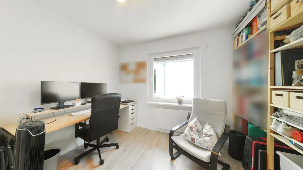 Immobilienangebot - Oldenburg - Wohnen - Architektenhaus mit Pool-Lounge, Doppelgarage und separatem Wohnhaus!