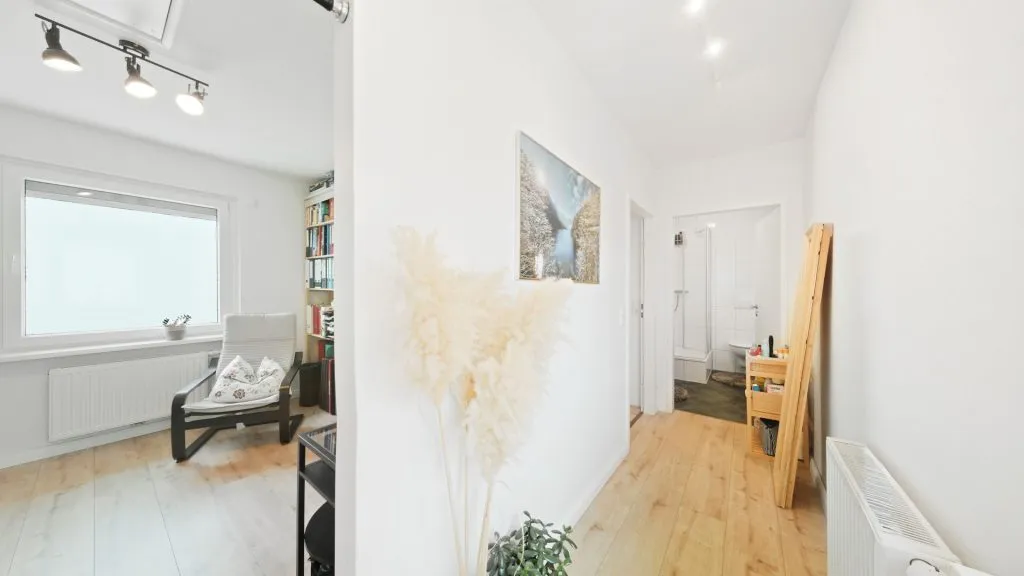 Immobilienangebot - Oldenburg - Wohnen - Architektenhaus mit Pool-Lounge, Doppelgarage und separatem Wohnhaus!